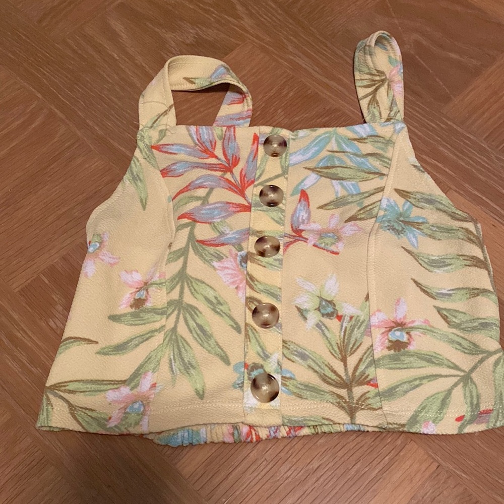 I am selling a no boundaries crop top!!
